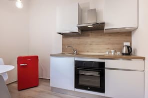 Apartment, Patio, Garden View | Private kitchen | Fridge, oven, stovetop, espresso maker