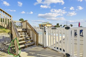 المنطقة المحيطة بالمنشأة