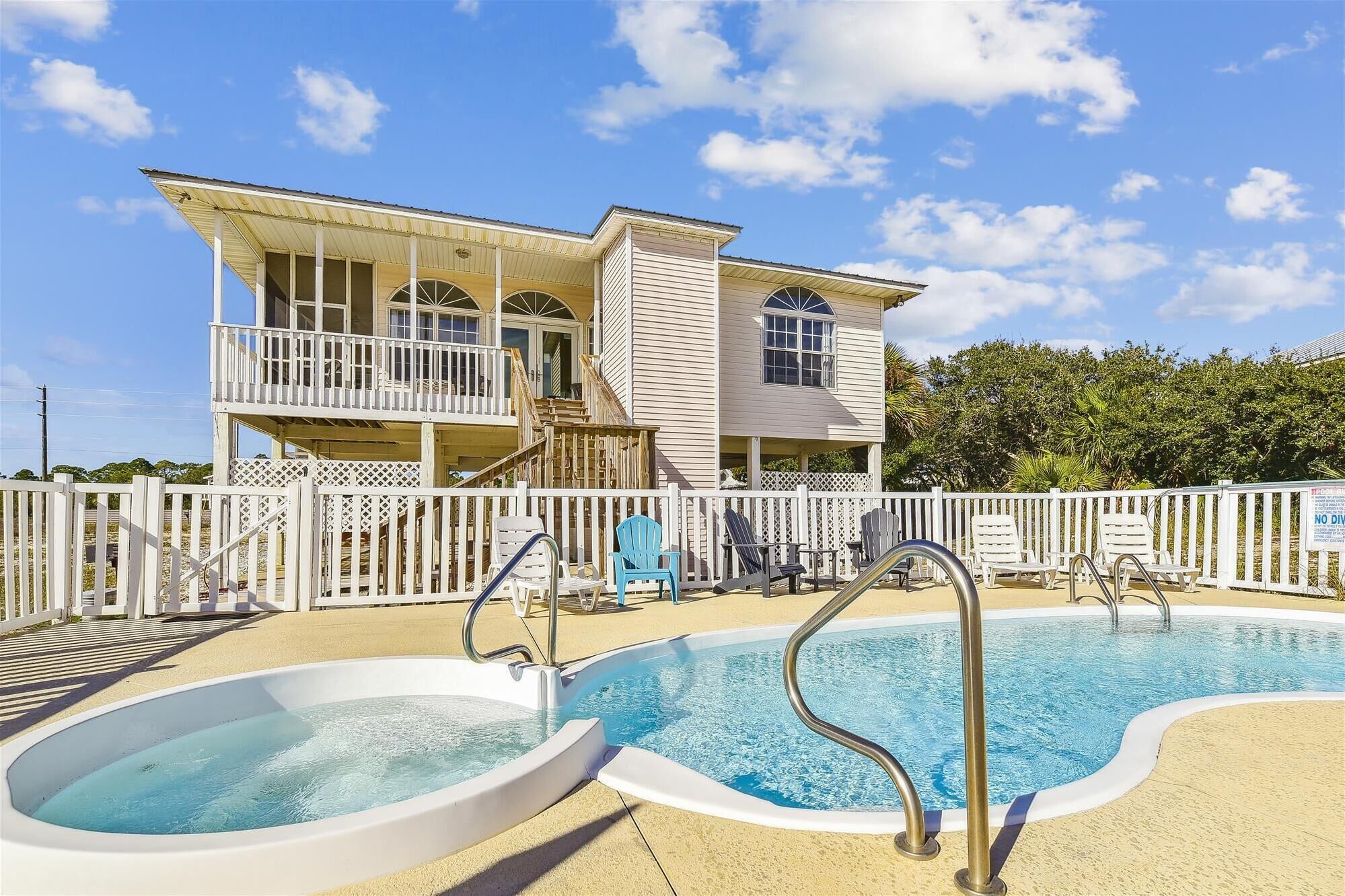 Lämmitetty uima-allas