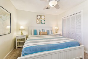 3 室のベッドルーム、WiFi (無料)、ベッドシーツ