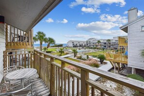 Outdoor dining - Welcome to Ocean Mile E-5! (St. George Island)