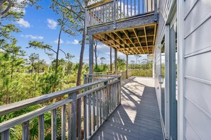 Terrace/patio - Welcome to Gulf Coast Getaway! (St. George Island)