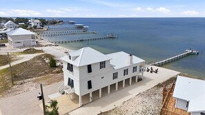 Exterior - RELAX ON THE GREAT DECK overlooking the Apalachicola Bay! (St. George Island)