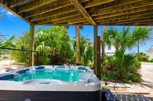 Outdoor spa tub