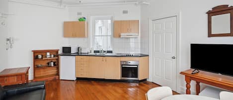 Téléviseur, bureau