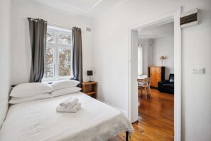 1 bedroom, Internet, bed sheets - Incredible Location 1 BDR Apt (Potts Point)