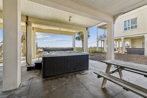 Outdoor dining - Welcome to Jack Henry's Hideaway! (St. George Island)