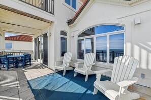 Outdoor dining - Welcome to Jack Henry's Hideaway! (St. George Island)