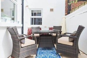 Unclassified image, 4 of 25, button