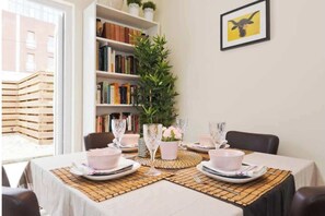 Unclassified image, 2 of 25, button