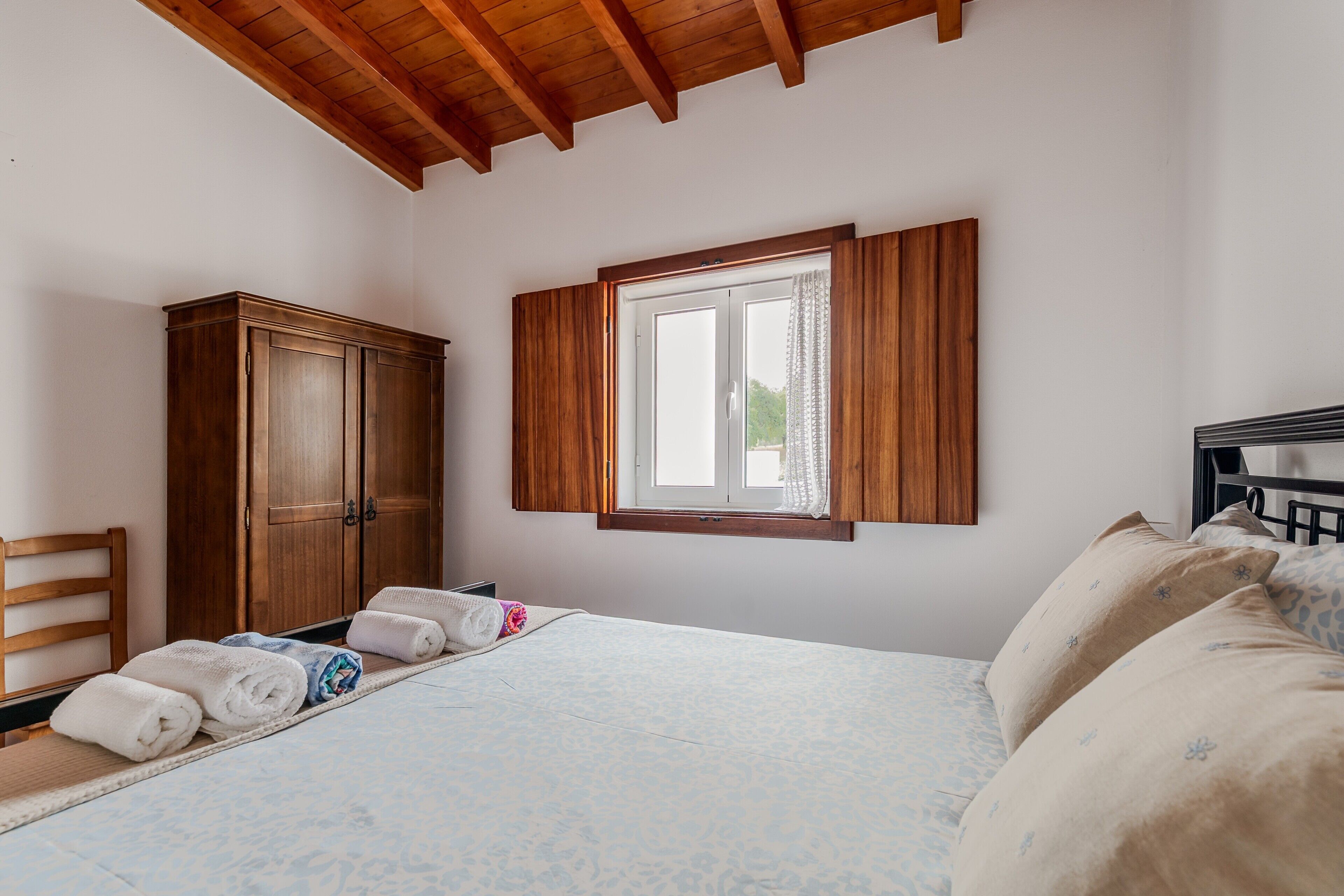 3 chambres, fer et planche à repasser, Wi-Fi, draps fournis