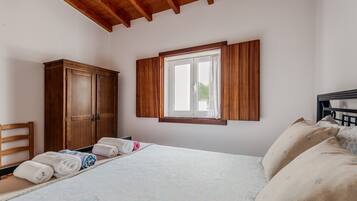 3 chambres, fer et planche à repasser, Wi-Fi, draps fournis