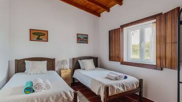 3 chambres, fer et planche Ă repasser, Wi-Fi, draps fournis