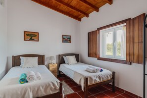 3 chambres, fer et planche à repasser, Wi-Fi, literie fournie