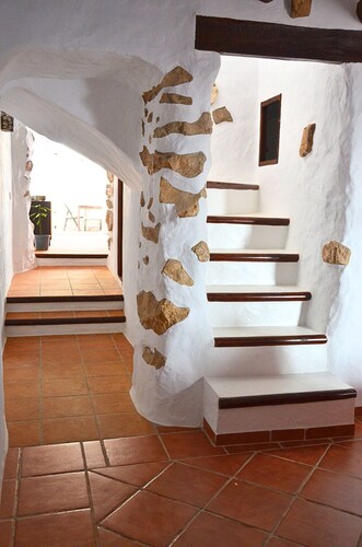 Delightful 3-bedroom townhome in Alfarnate