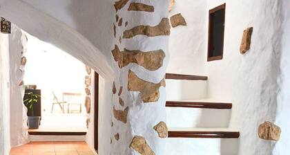 Delightful 3-bedroom townhome in Alfarnate