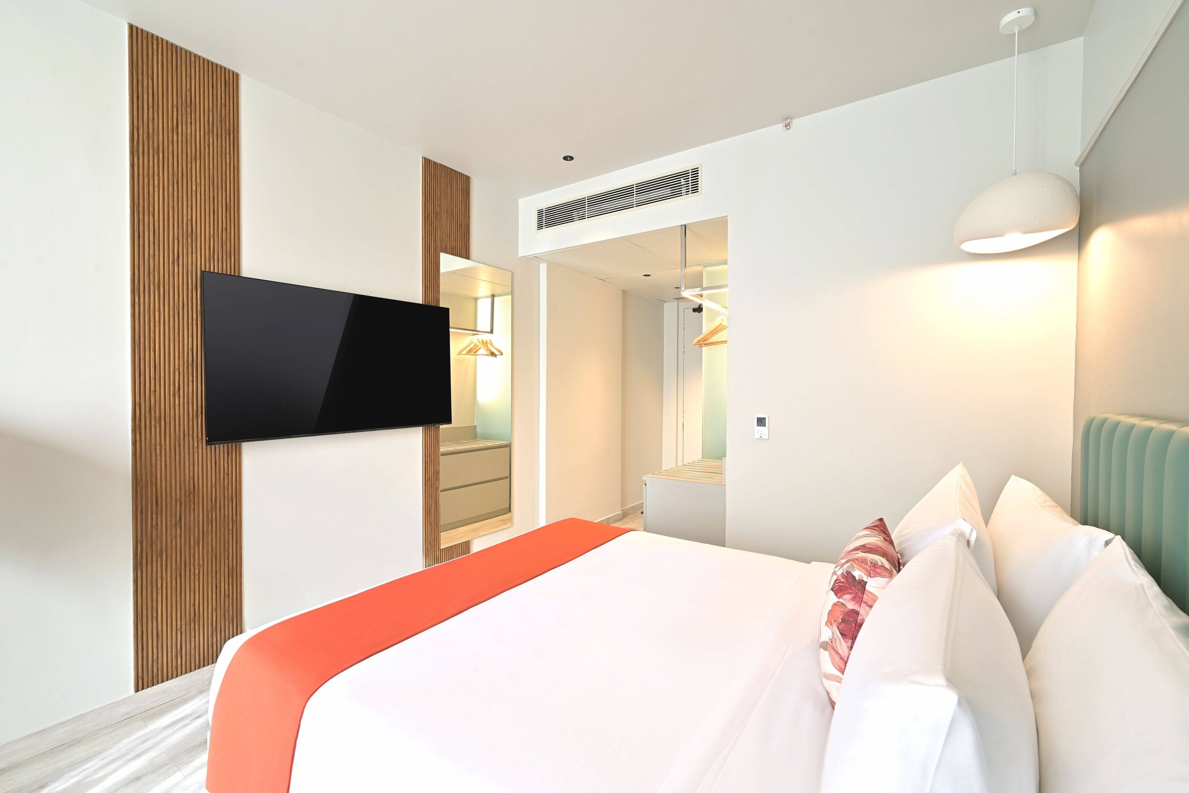 Deluxe Room | Premium bedding, in-room safe, blackout curtains, iron/ironing board