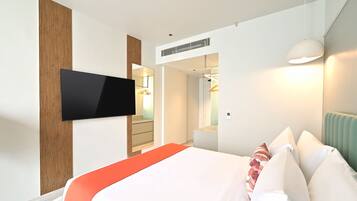 Deluxe Room | Premium bedding, in-room safe, blackout curtains, iron/ironing board