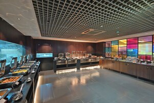 Daily cooked-to-order breakfast (INR 499 per person)