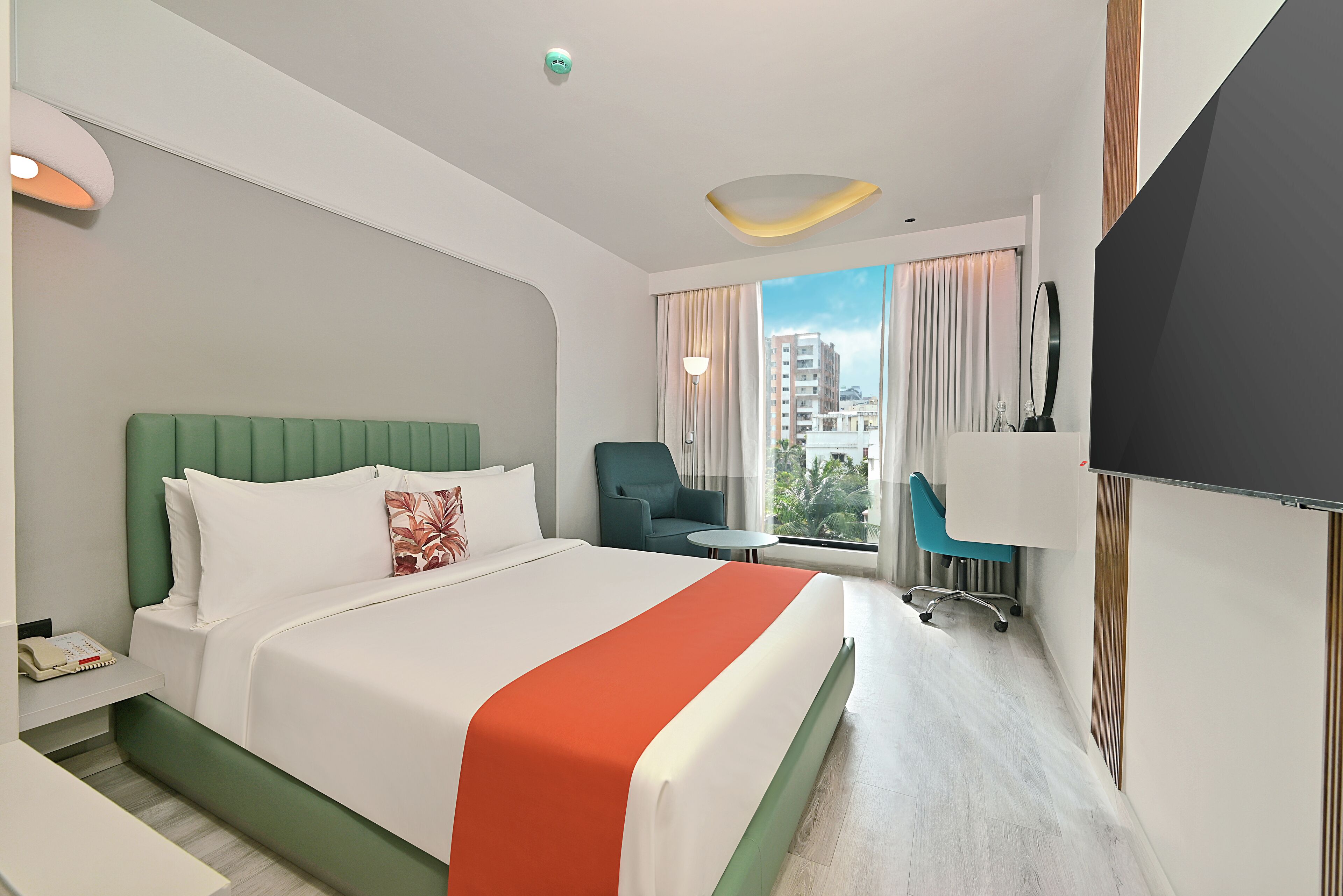 Deluxe Room | Premium bedding, in-room safe, blackout curtains, iron/ironing board