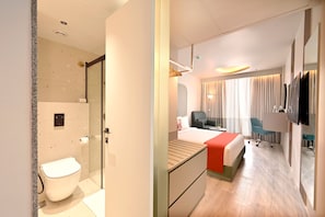Deluxe Room | In-room safe, blackout drapes, iron/ironing board, free WiFi