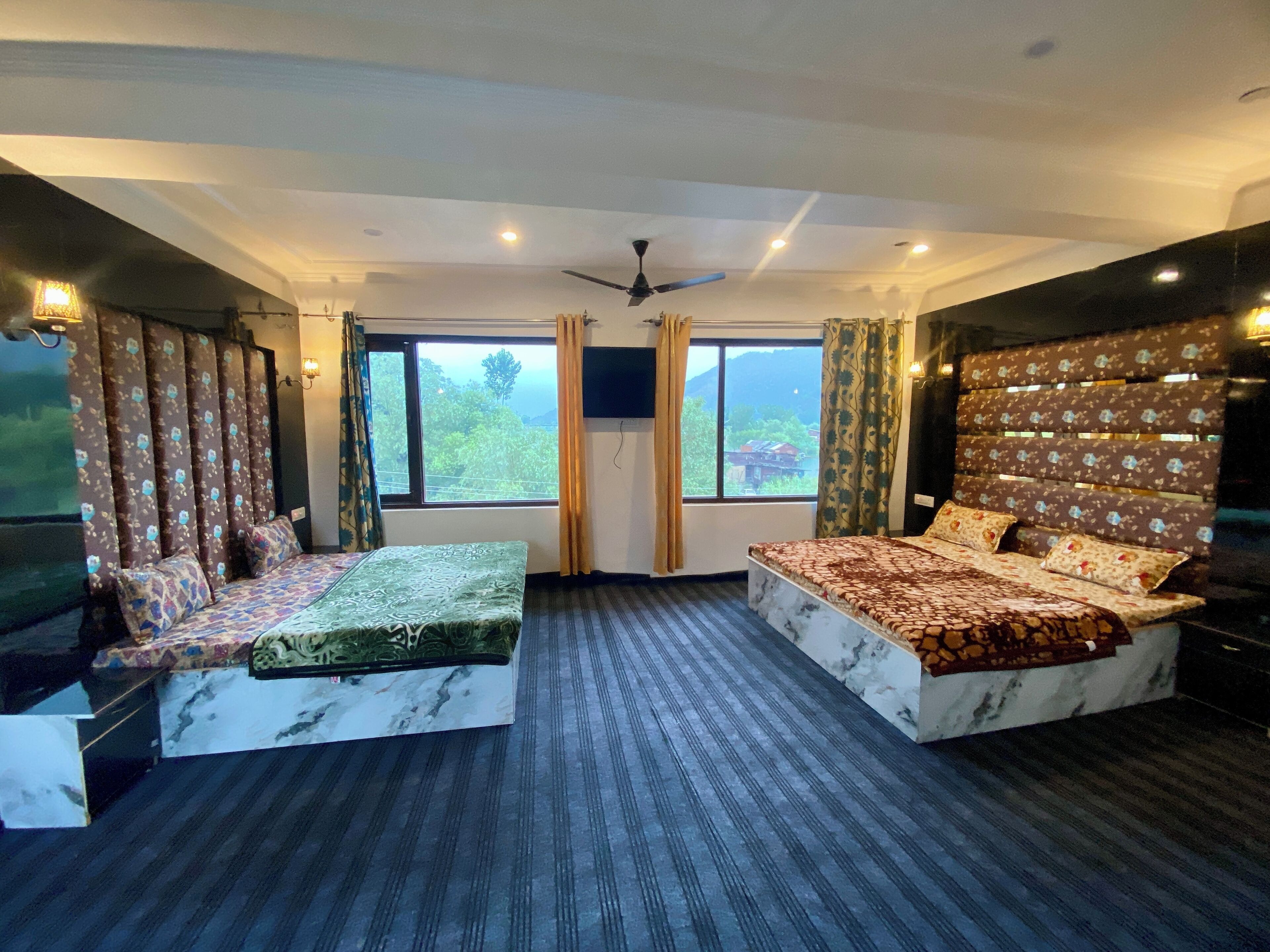 Family Studio Suite, Lake View | Desk, laptop workspace, free WiFi