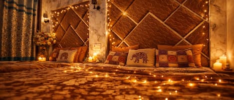 Desk, laptop workspace, free WiFi