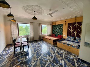 Family Studio Suite, Lake View | Desk, laptop workspace, free WiFi - Lake side stays  (Srinagar)