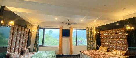 Escrivaninha, espaço de trabalho para notebook, Wi-Fi de cortesia