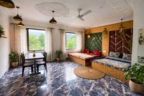 Family Studio Suite, Lake View | Desk, laptop workspace, free WiFi - Lake side stays  (Srinagar)