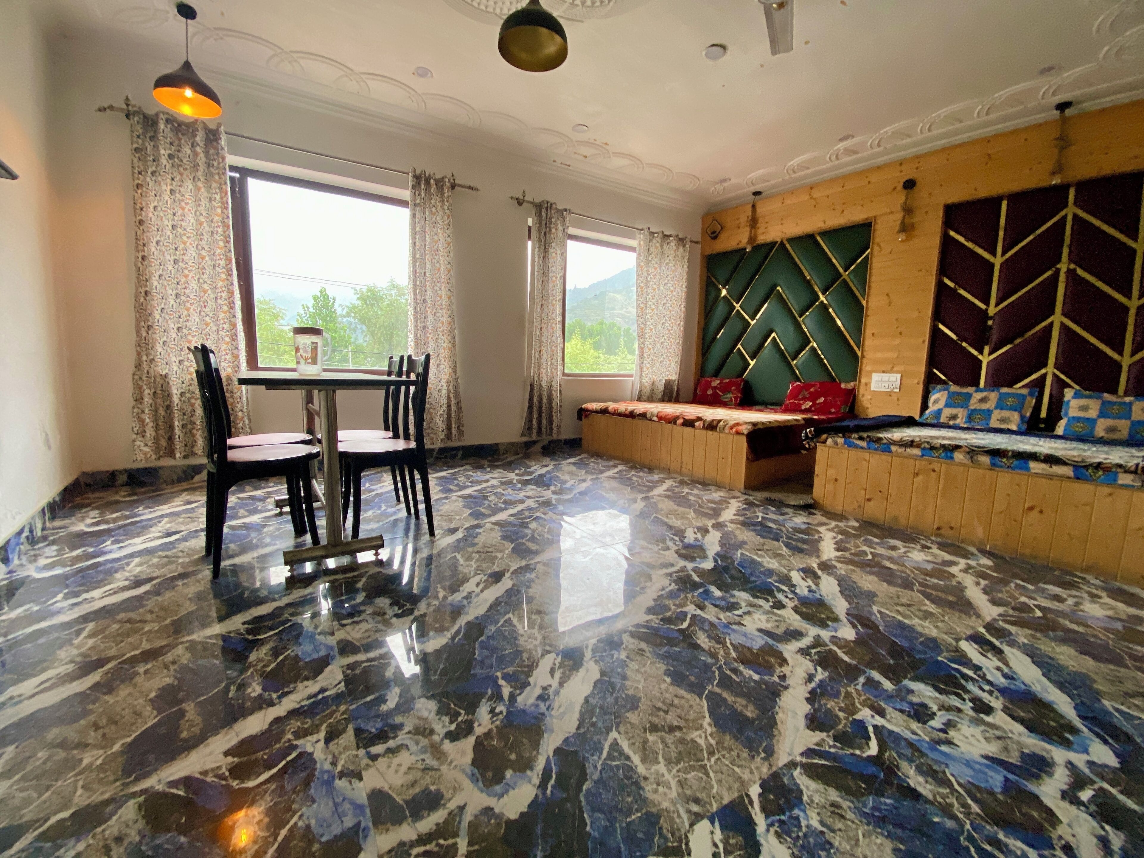 家庭开间套房, 湖景 | 办公桌、笔记本电脑工作区、免费 WiFi