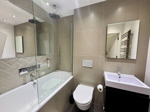 Bathroom - Designer 1 Bed Flat in Iconic Building (Perivale)