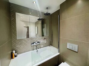 Dusche, Haartrockner, Shampoo