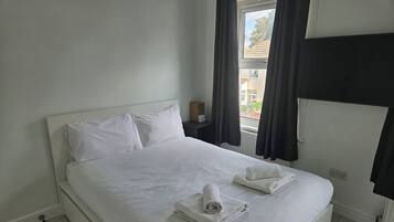 3 bedrooms, iron/ironing board, Internet, bed sheets