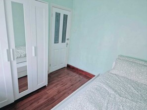 Room - Bright 3BD House Near East Croydon Station (Greater London)