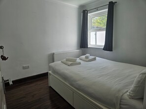 Room - Bright 3BD House Near East Croydon Station (Greater London)