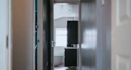 Bright 3BD House Near East Croydon Station