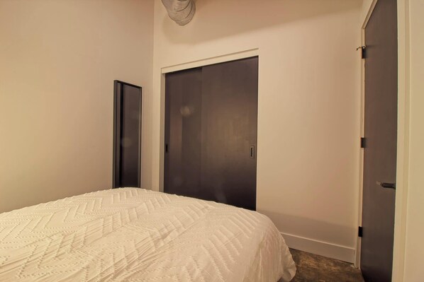 1 bedroom, desk, iron/ironing board, WiFi