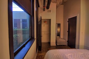 1 bedroom, desk, iron/ironing board, WiFi