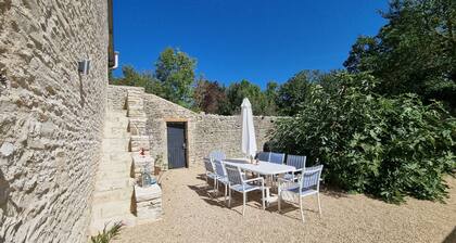 8-person gite with swimming pool and pétanque court, 25 minutes from Futuroscope.