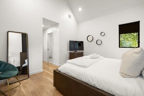 5 室のベッドルーム、デスク、アイロン / アイロン台、WiFi