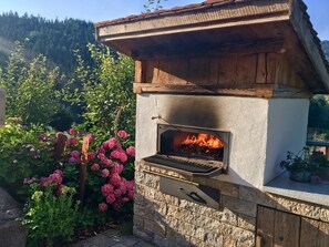 Property grounds - Holiday Apartment 'Morgensonne, 50 sqm' with Shared Terrace, Shared Garden and Wi-Fi (Simonswald)