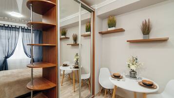 1 bedroom, iron/ironing board, internet, bed sheets