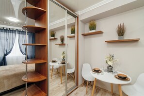 1 bedroom, iron/ironing board, internet, bed sheets