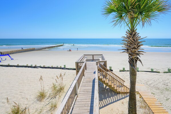 On the beach - 7 Bedroom, Ocean Front Paradise - 1 To Sea (Garden City)