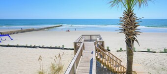 7 Bedroom, Ocean Front Paradise - 1 To Sea