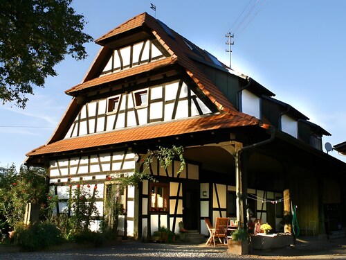 Appartement 'Ferienwohnung Schwarzwaldblick' avec jardin commun, balcon et Wi-Fi
