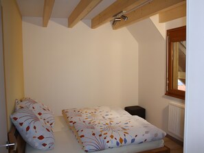 2 bedrooms, WiFi, bed sheets