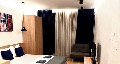 Modern One-Bedroom Retreat – Walk to Everything