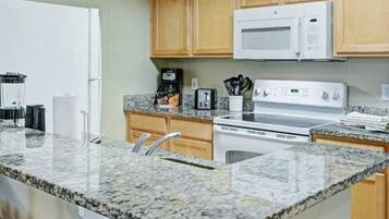 Micro-ondes, four, plaque de cuisson, lave-vaisselle